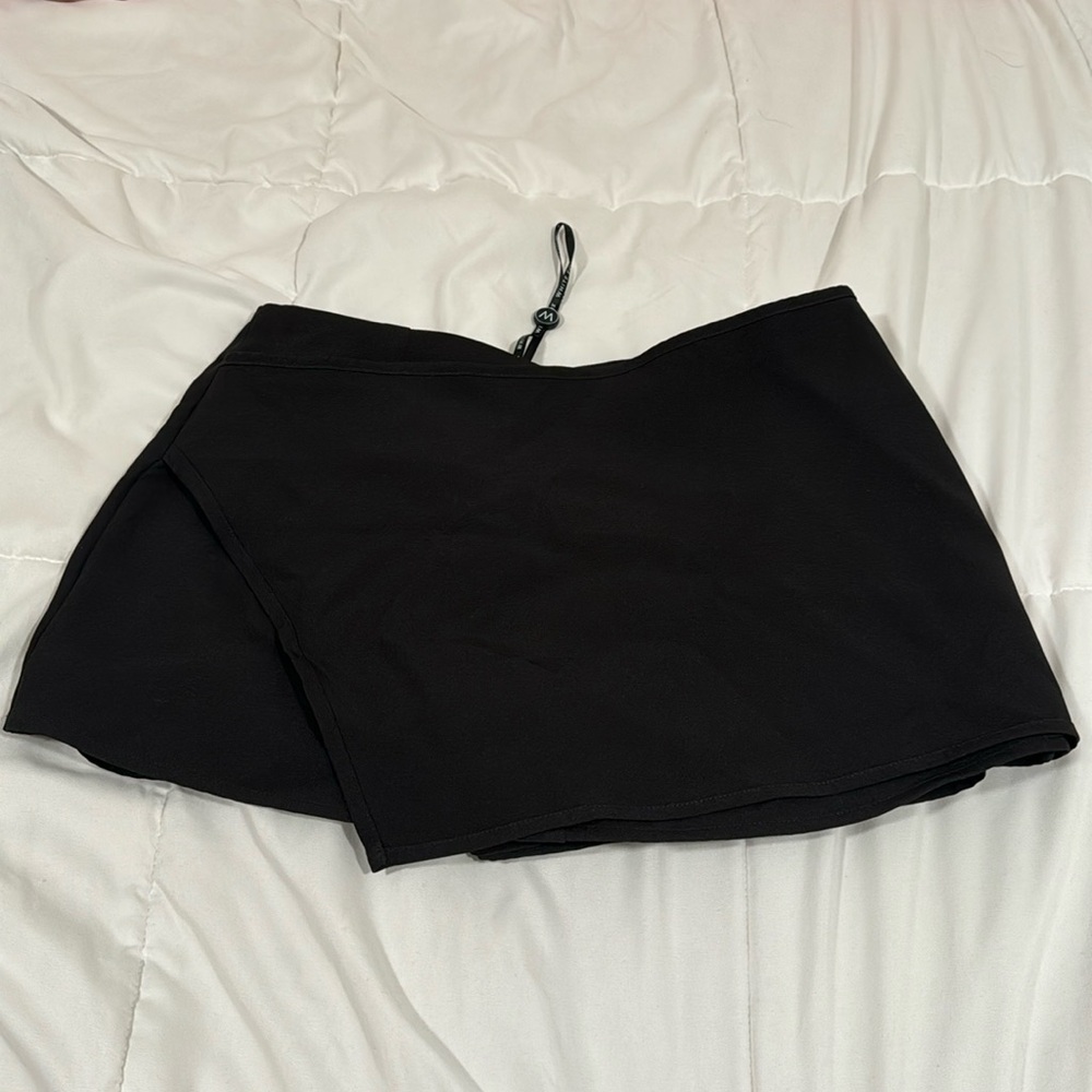 White fox mini black skort never worn before